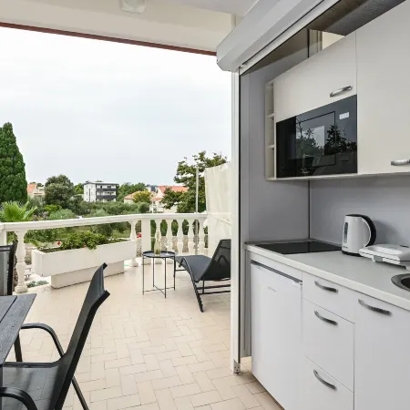 Seagull Pool Apartments & Studios