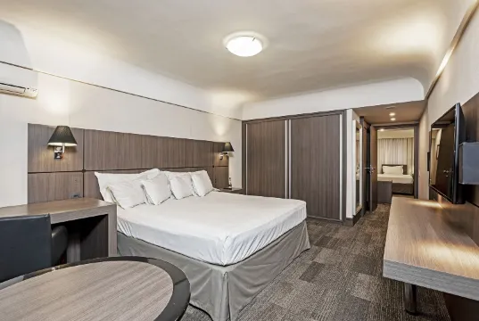 古裡提巴中央斯拉維耶羅飯店