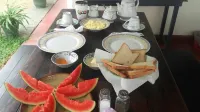 Araliya White House