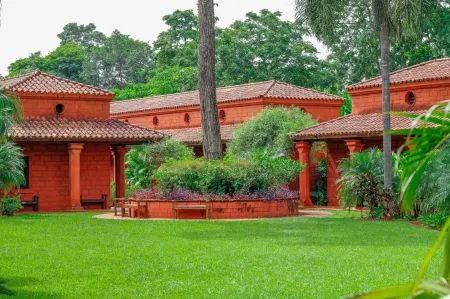 Hotel Guaminí Misión Отели рядом с достопримечательностью «Bus terminal»