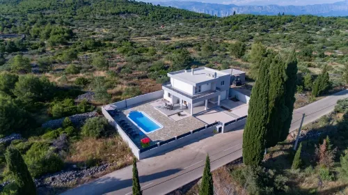 Family Villa with Pool-Peaceful Hvar Island Oasis - วิลล่า