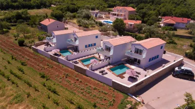 Pax House 2 Hotels in Vrh