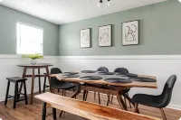 NEW 5 Bed Home with Game Room, Theater Room, Fire Pit, ONLY 3 Mins from the ARK!