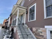 New Modern Studio- Hop Skip & Jump to Waterfront