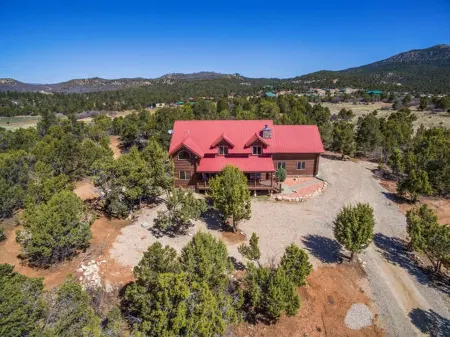 Cozy authentic 5 bedroom cabin minutes from Zion Отели рядом с достопримечательностью «Checkerboard Mesa»