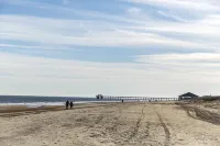 The Blue Crab House--Heated Pool, Hot Tub, and Stone's Throw to the Beach