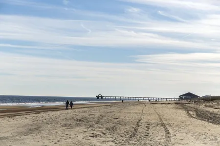 The Blue Crab House--Heated Pool, Hot Tub, and Stone's Throw to the Beach