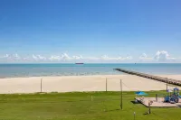 The Lighthouse - Beachfront - Perfect for Groups