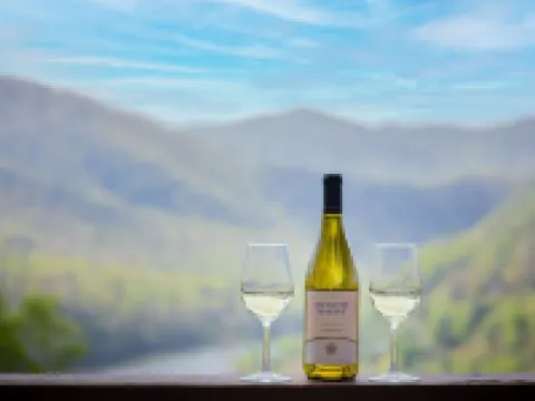 Lake Life Mountain & Lake Views, Hot Tub, & Dock 約翰遜縣酒店