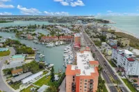 Dog Friendly bay front condo, shared pool and hot tub right next to the beach Hotels in Madeira Beach