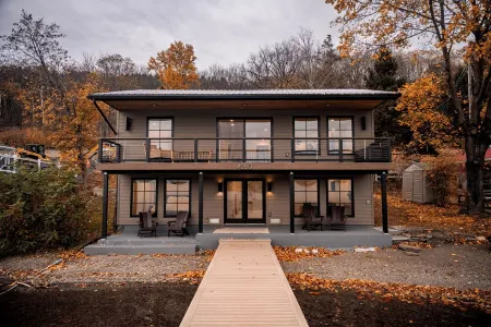 Live The Lifestyle,Stunning Lake House in the heart of Wine Country!