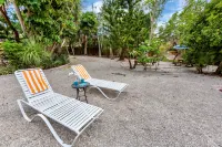 Complimentary Bikes and Close to Lighthouse - Charming Coastal Haven Hotels in Sanibel