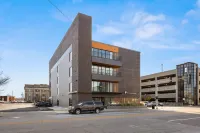 Modern 2 Bed in the Heart of Downtown Bloomington Hotels near Walmart Supercenter