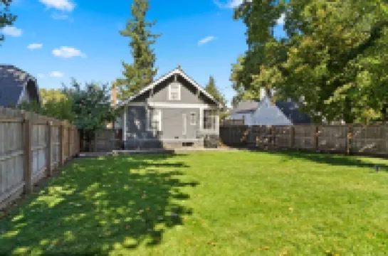 Spacious Yard and Peloton - Charming Retreat with Stylish Comfort