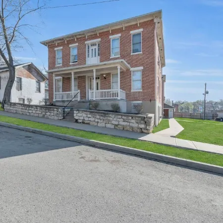1BR Retreat Prime Location Stay in Historic Charm