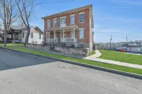 1BR Retreat Prime Location Stay in Historic Charm - 2 estrellas