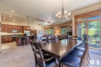Year-Round Hot Tubs and Seasonal Pool - Charming Basecamp