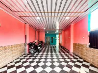 RedDoorz Near Sunrise Mall Mojokerto فنادق في Magersari