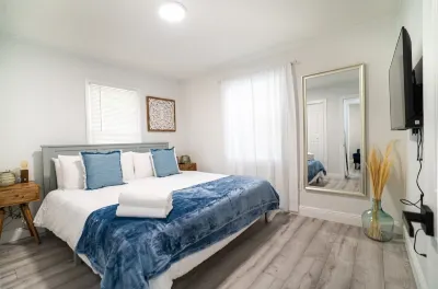 Comfortable Kitchen and Proximity to Attractions - Stylish Cozy Retreat Greater Carrollwood住宿飯店