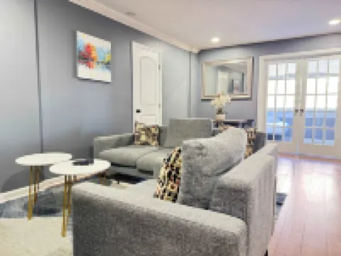 City Views and Spacious Living - Stunning Downtown Escape