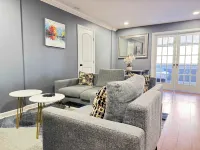 City View and Free Parking - Cozy Urban Sanctuary