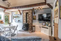 Tranquil Oasis - Serene Landscapes, WiFi, Exquisite Decor Hotels in Aberdeen