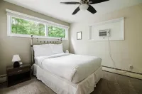 Spacious Living and Hot Tub Oasis - Chic Modern Retreat