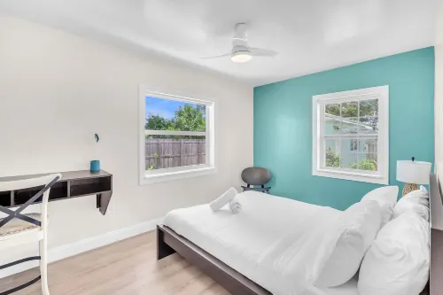 Modern Amenities and Cozy Living Space - Charming Tropical Retreat