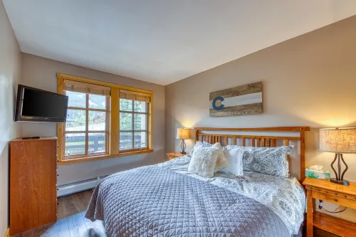 Ski-view condo with hot tub & fitness room - walk to lifts & dining Hotel a Copper Mountain