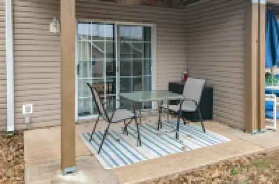 Branson Bliss Retreat - Unit 1, Entertainers Landing Branson, 1BR, 1BA, 4 Guests, Pets Welcome