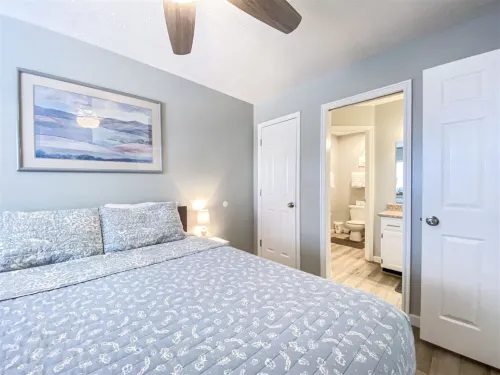 Inn Building Condo #203- Remolded with Lake View! Hotels in Saint Charles