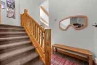 Stunning Mountain Views and Cozy Hot Tub - Enchanting Lodge Retreat Hotels in Saint Mary's