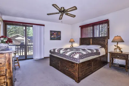 Scenic Lakeside Retreat - Wildlife Viewing, Fishing, Skiing