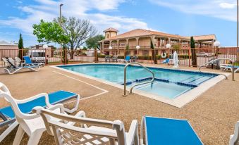 Super 8 by Wyndham Grand Prairie Southwest