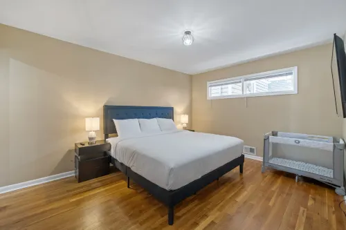 Game Room and Modern Amenities - Spacious Luxe Retreat فنادق في Bayonne