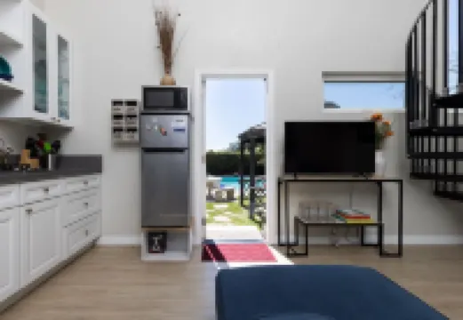 Tranquil Oasis with Pool and Spa - Stunning Indoor-Outdoor Retreat