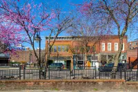 The Quiet Old City Hideout