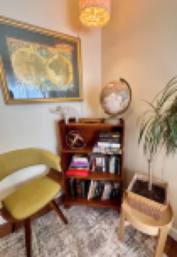 Cozy 2-bedroom apartment in Vancouver walk/bike distance to pubs/shopping!