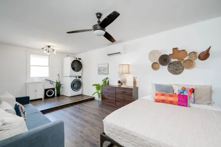 5/2 (two kings), fireplace, hot tub, firepit