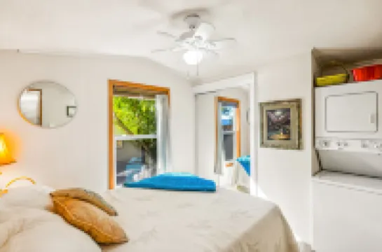 Tranquil Lake Views and Outdoor Firepit - Charming Cabin Retreat Hotels in 