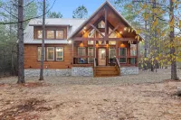 Cozy Cabin Retreat - Hot Tub, Arcade, Fire Pit