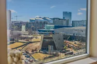 Spectacular City Views and Rooftop Pool - Charming Haven