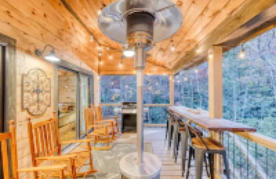 Hot Tub and Firepit with Gorgeous Mountain Views - Cozy Charming Cabin