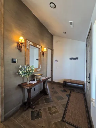 Luxurious-unique-tranquil Retreat. By Zion'sPark-GrandCanyon-Hike/Bike/Relax