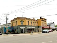 Beautiful Century old Apartments-Apt B Hotels in Algoma