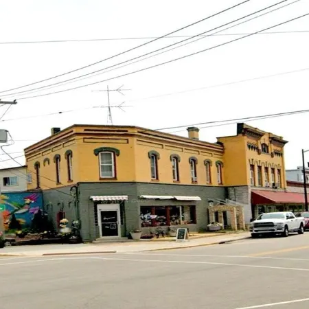 Beautiful Century old Apartments-Apt B