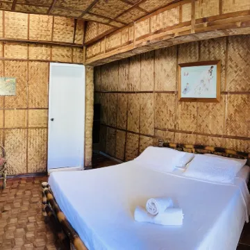 บ้านพักและร้านอาหาร Bamboo House บนชายหาด โรงแรมใกล้น้ำตกอานินวน
