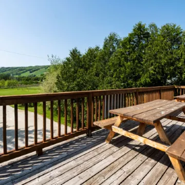 Spacious 8 Bdrm Blue Mountain Cottage, Perfect for Large Groups, Private Beach, BBQ, Hot Tub, Sauna