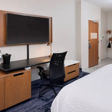 Fairfield Inn & Suites Arlington Near Six Flags