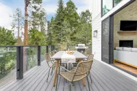Luxury Retreat, 5Mins to the Lake Game Room + Fire Pit Howlite by Avantstay Hotels in Lake Arrowhead